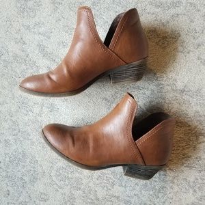 V-cut vegan ankle booties in camel cognac